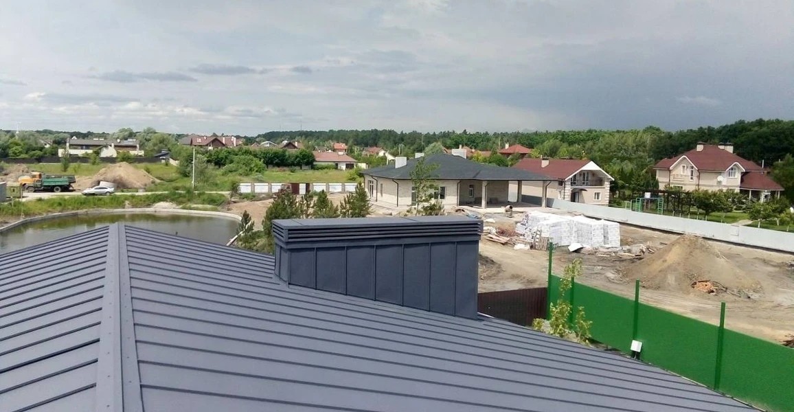Фальцевая кровля на выставочном центре