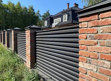 Забор Жалюзи LVKS Optima 124/110мм 2-х стороннее Словакия U.S.Steel 0,45 мм. мат RAL 7024