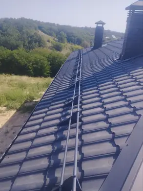 Кронштейн снігозатримувача трубчастого OBERIG (кріплення на плоску та хвильову черепицю) RAL 7016 Графіт