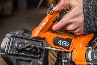 Пила стрічкова AEG BNS18SBL-0
