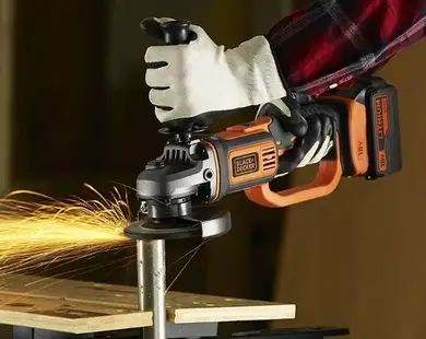 Шліфмашина кутова акумуляторна Black&Decker BCG720M1