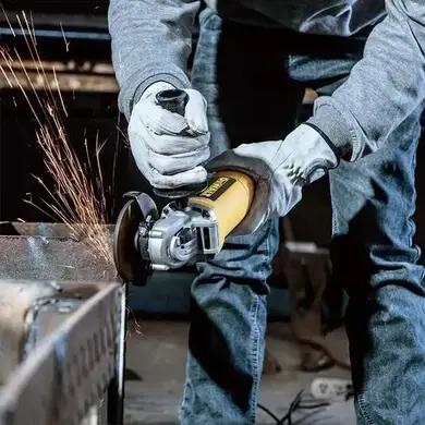 Шлифмашина угловая сетевая DeWALT DWE4117