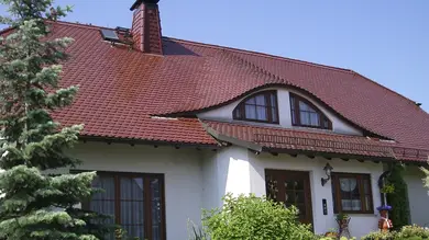 Керамическая черепица Jacobi/Walther Biber schwanzziegel авангард глазурь бордово-красный