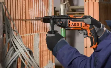 Дрель ударная AEG двухскоростные SB2E850R