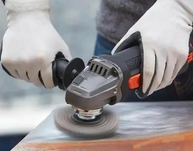 Шлифмашина угловая сетевая Black&Decker BEG220